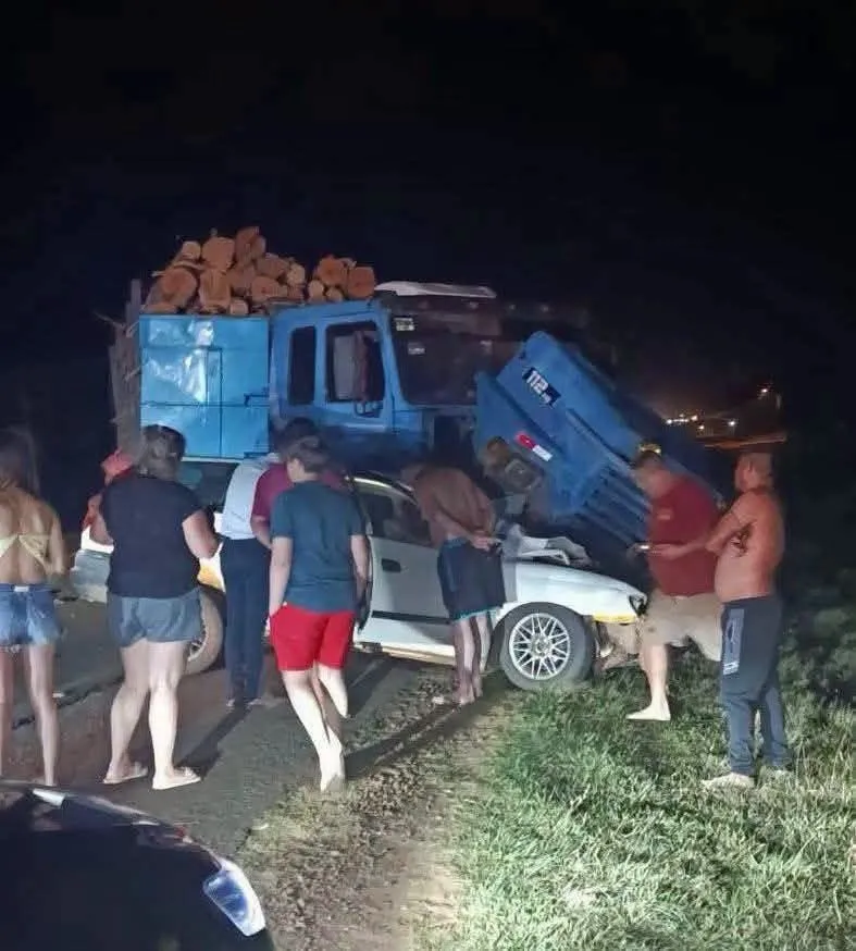 POLICÍA MUERE TRAS CHOCAR CONTRA UNA VACA Y LUEGO IMPACTAR CONTRA UN CAMIÓN EN CAAZAPÁ